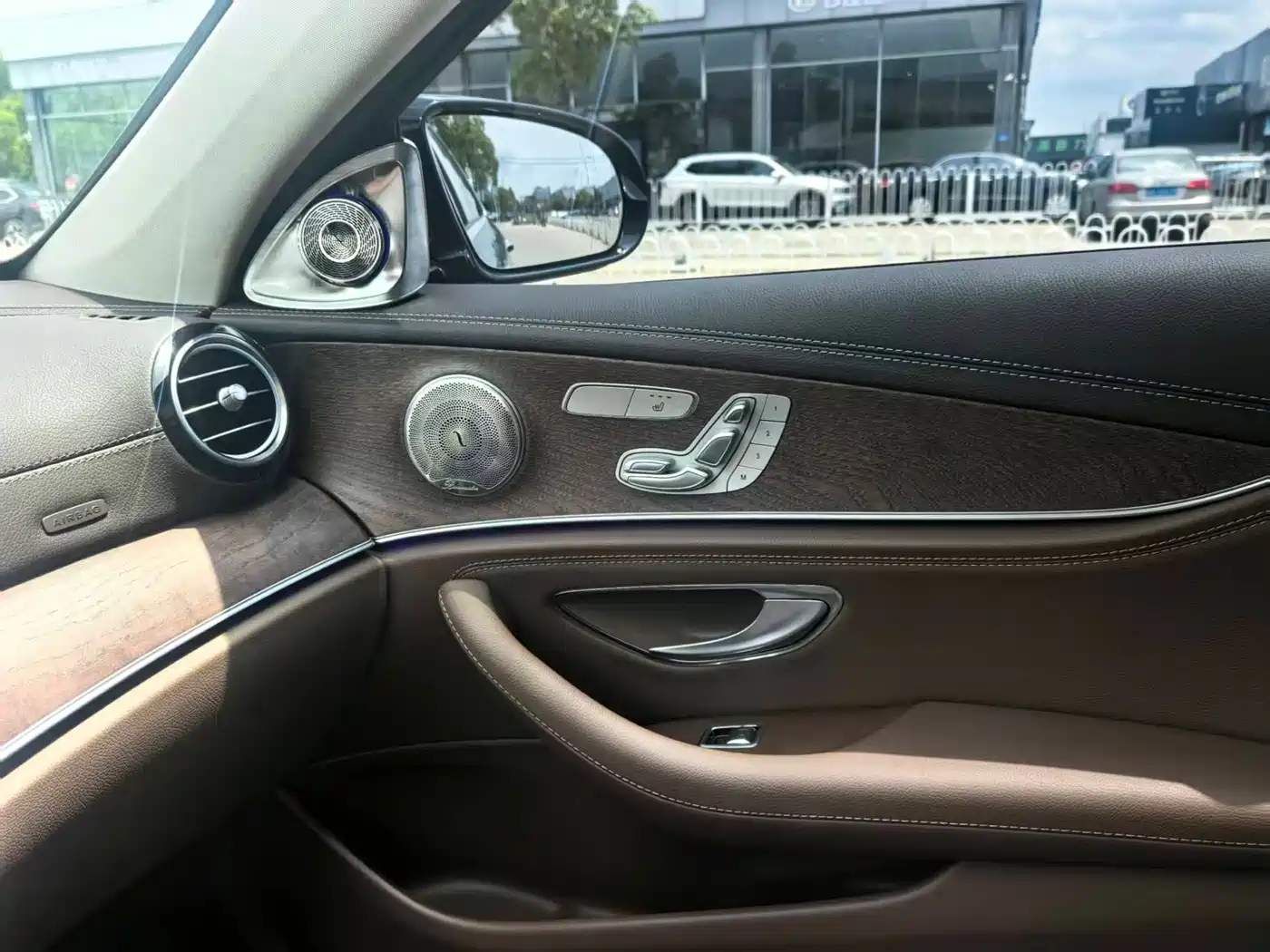 Mercedes-Benz E-Class 2023 E 300 L Fashion фото 4