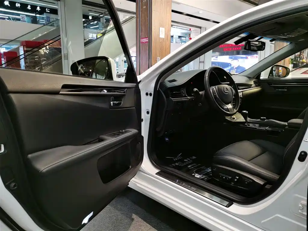 Lexus ES 2014 300h Elite Edition фото 5