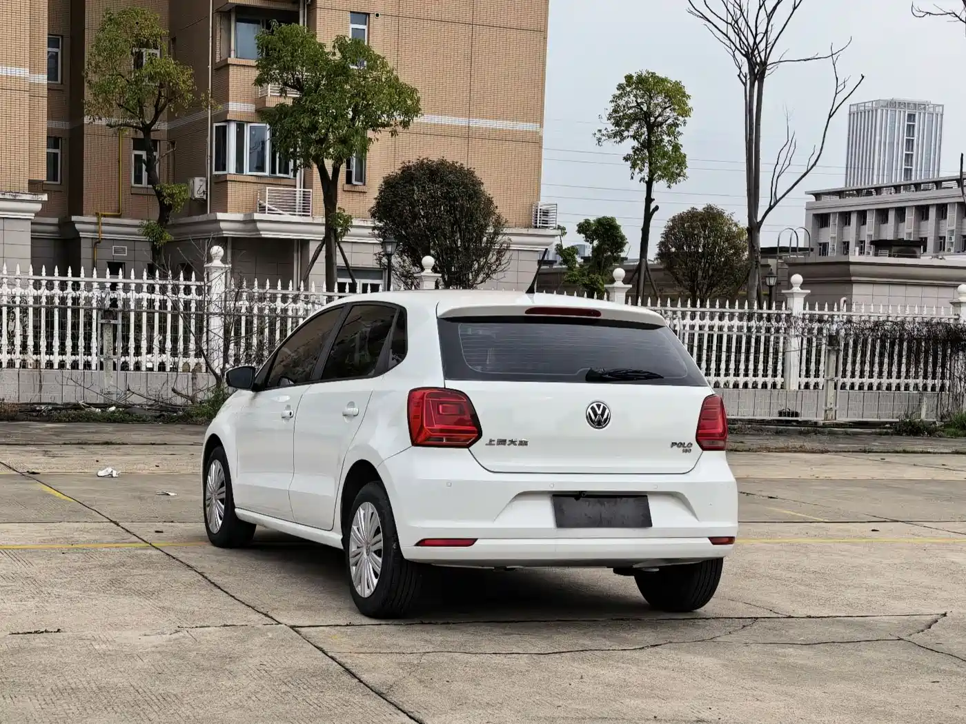 Volkswagen Polo 2016 1.6L Automatic Luxury фото 4
