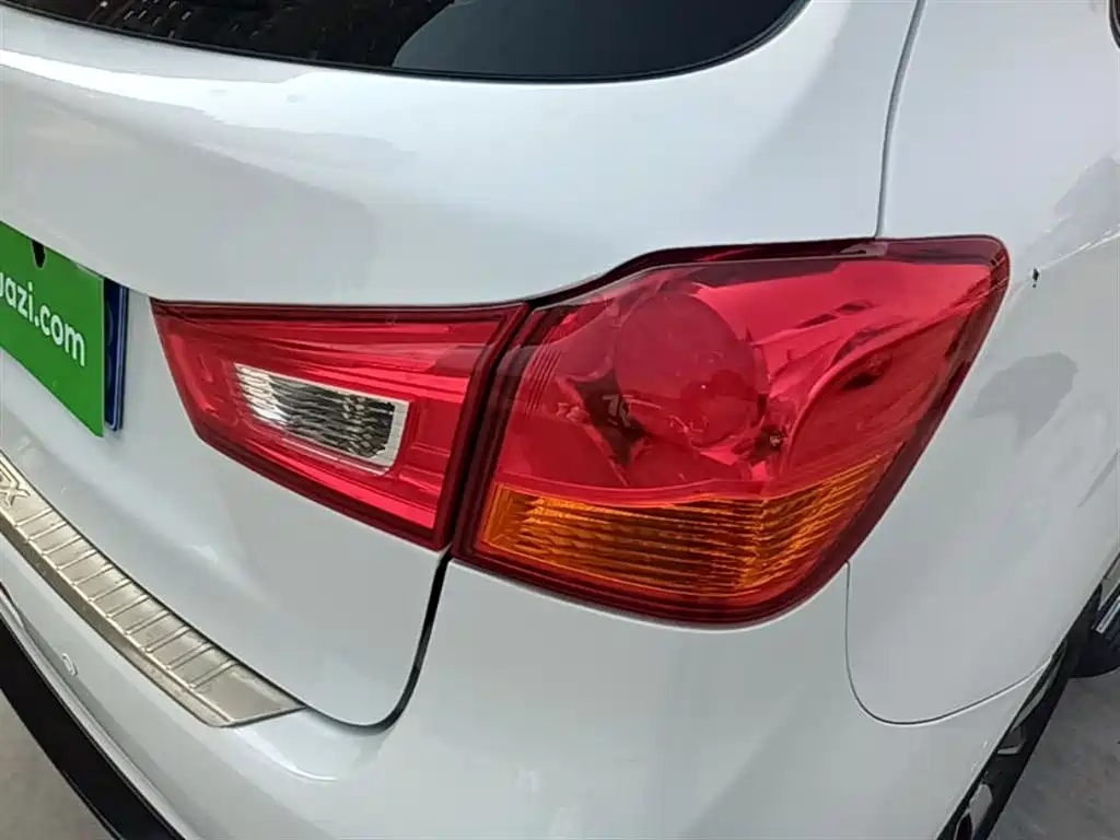 Mitsubishi ASX 2016 2.0L CVT 2WD Excellence Edition фото 8
