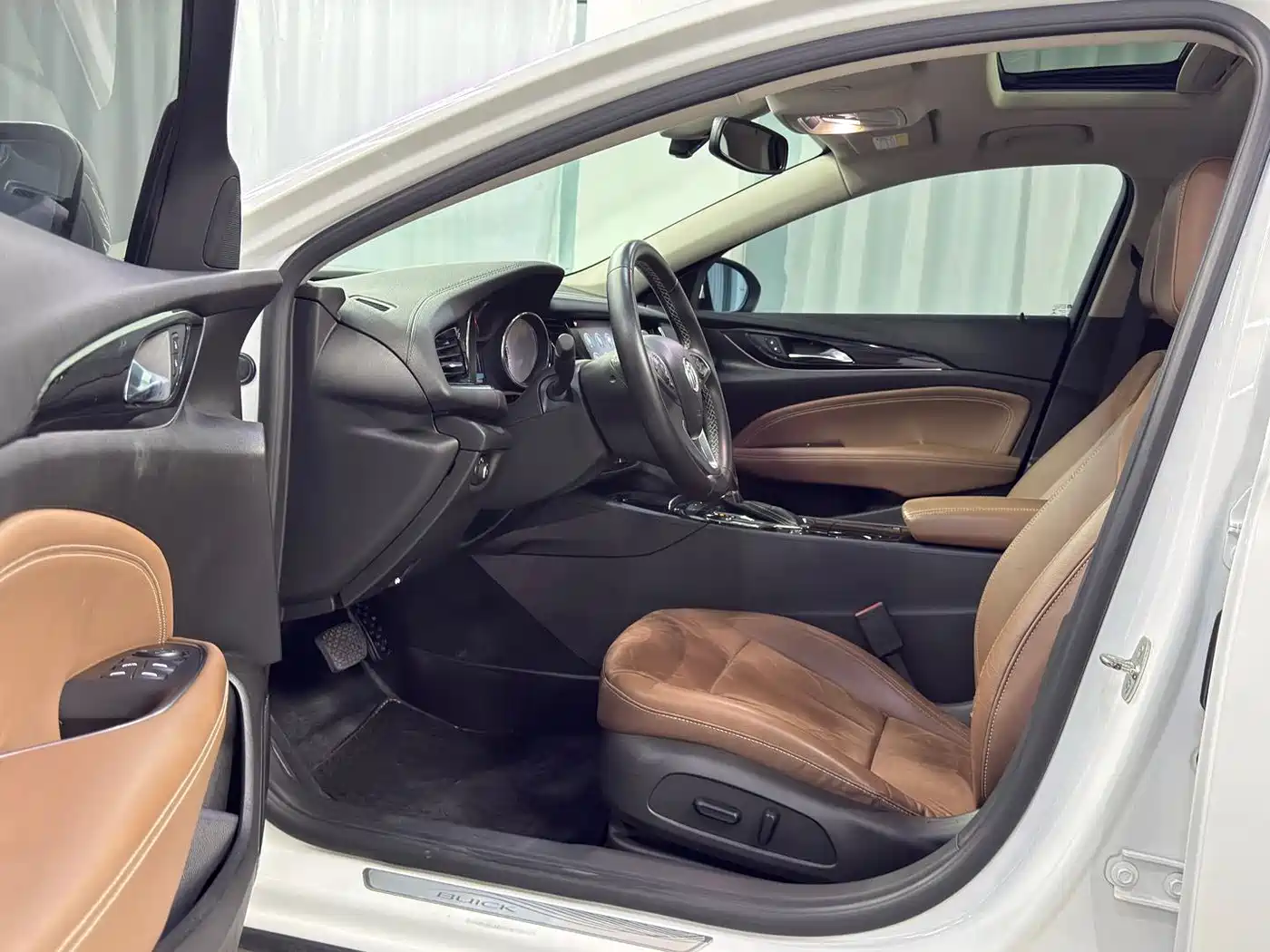 Photo 15 - Buick Regal