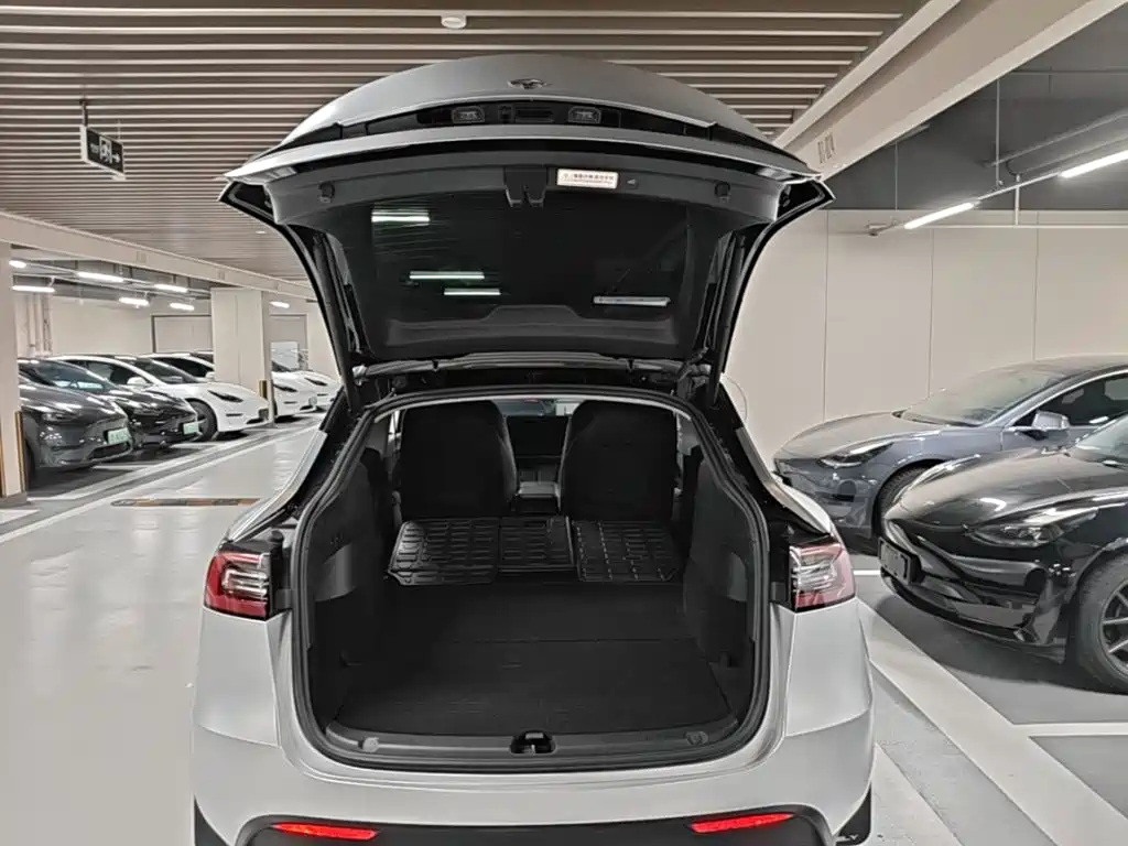 Фото 19 - Tesla Model Y