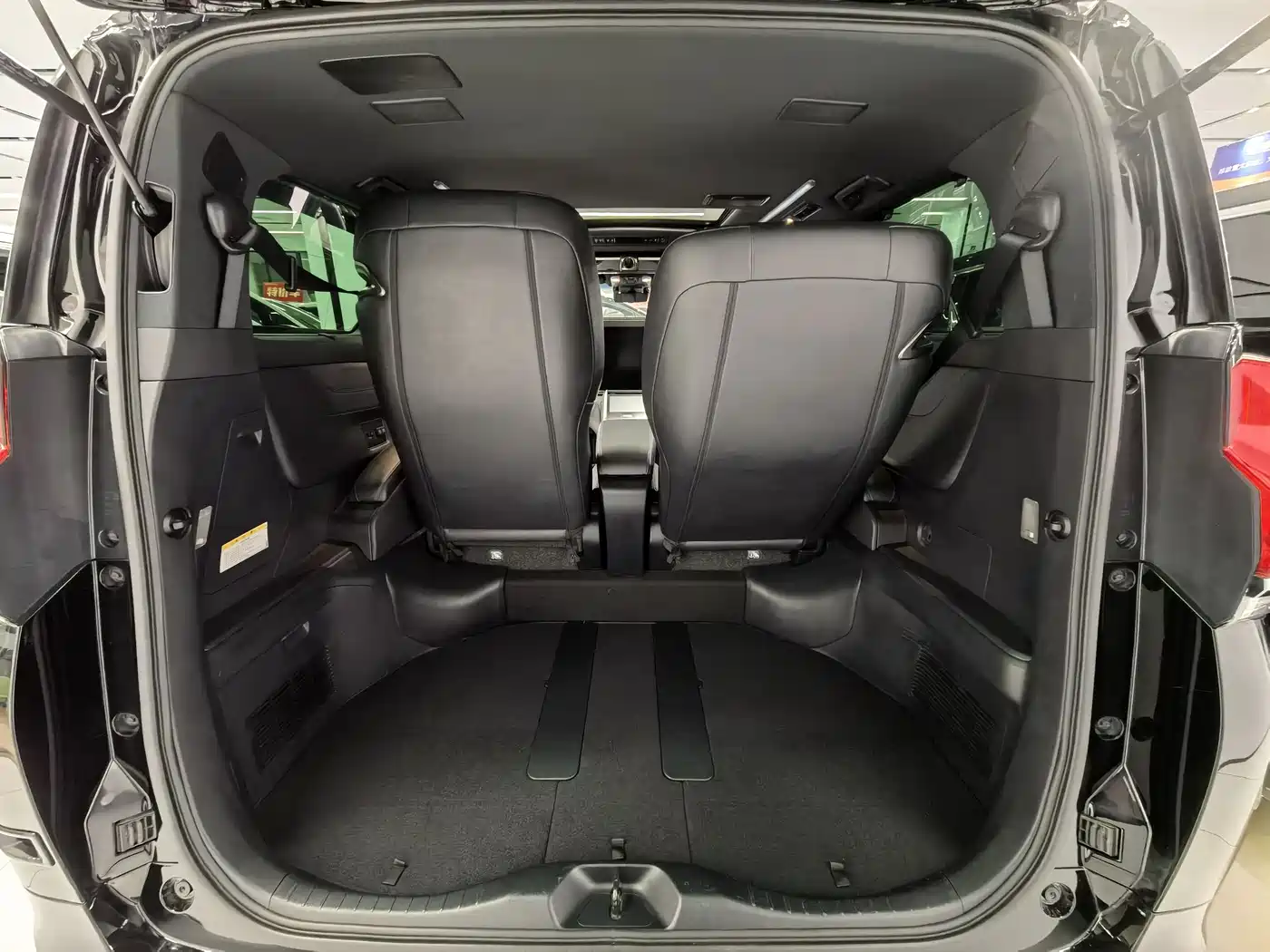 Lexus LM 2020 300h 4-Seat Imperial Edition фото 9
