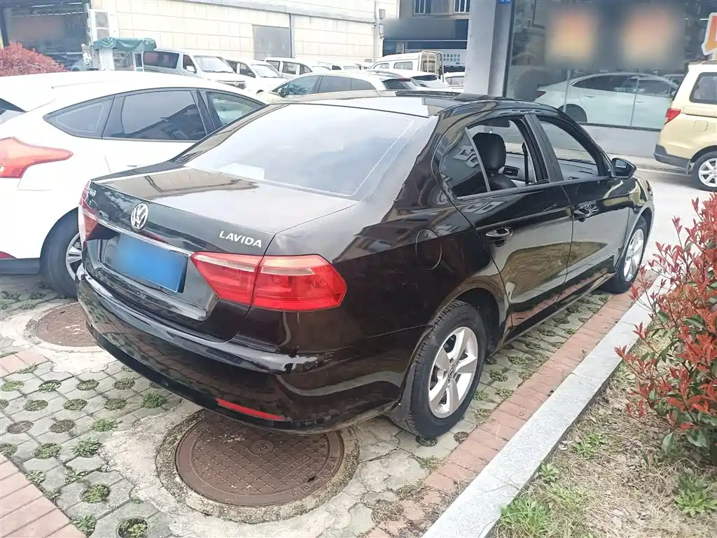 Volkswagen Lavida 2015 1.6L Automatic Trend Edition фото 7