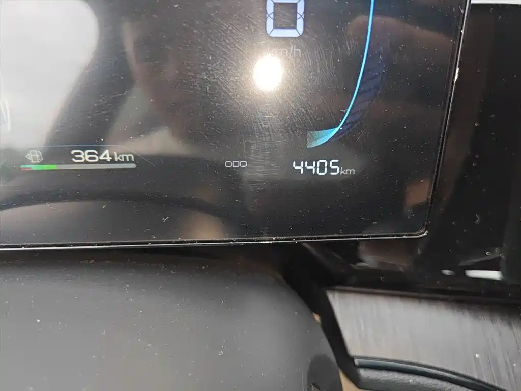 BYD Qin PLUS 2024 Glory Edition DM-i 55KM Leading фото 5