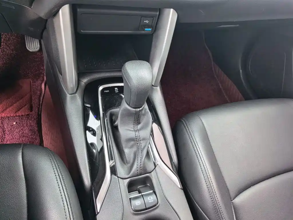 Toyota Frontlander 2024 2.0L CVT Leading Edition фото 14