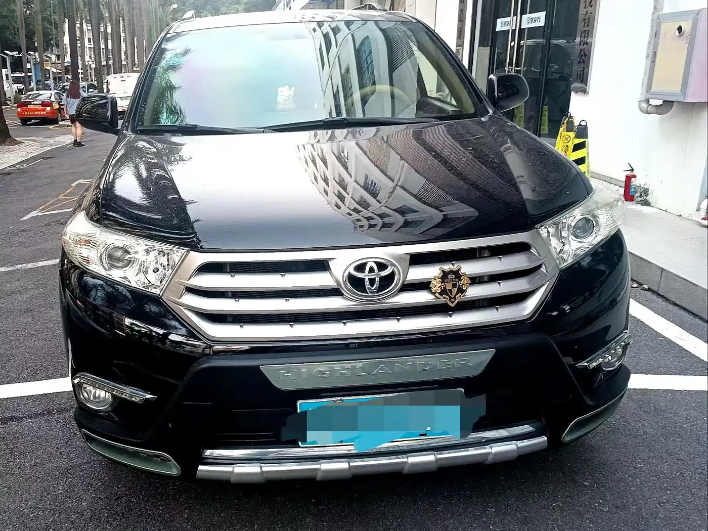 Photo 2 - Toyota Highlander