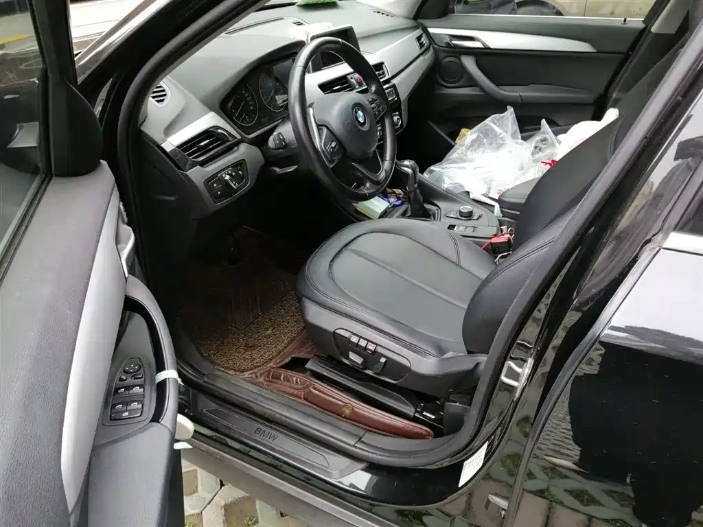 BMW X1 2018 sDrive20Li Leading Model фото 14