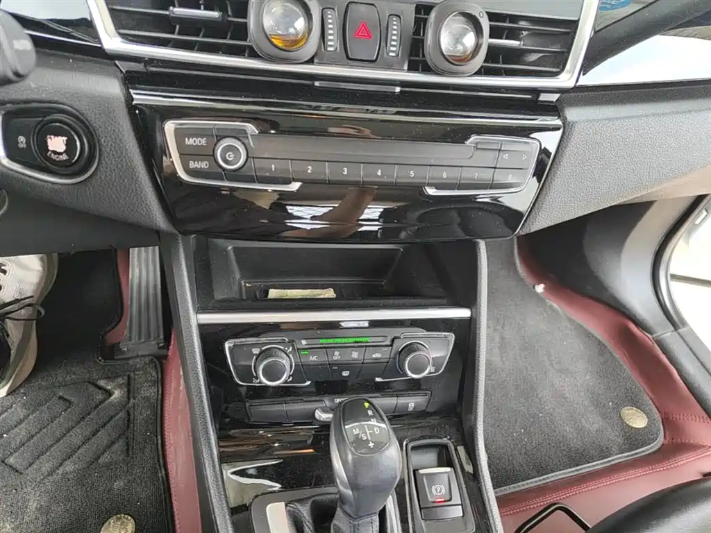 BMW 2 Series Touring 2018 218i Sport Line фото 13