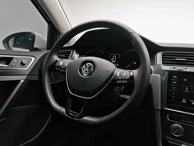 Фото 15 - Volkswagen Golf