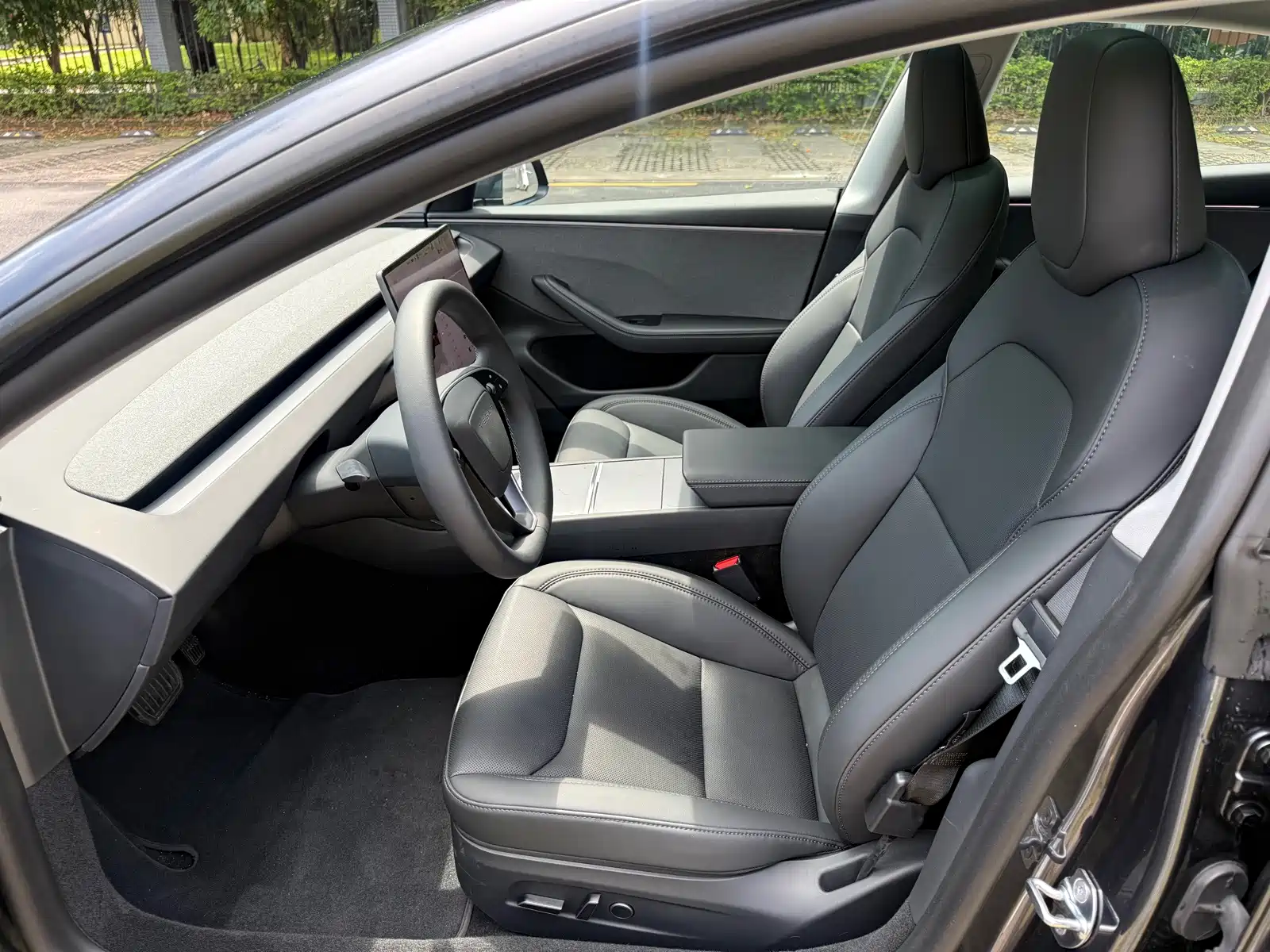 Photo 10 - Tesla Model 3