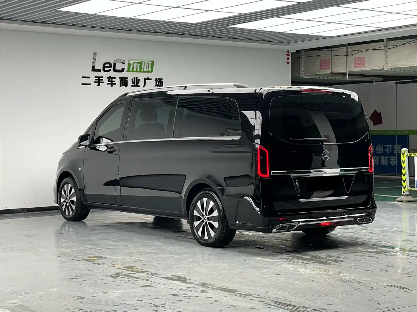 Mercedes-Benz Vito 2023 2.0T Elite 7-Seater фото 4