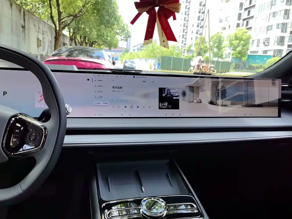 صورة 13 - Geely Galaxy Galaxy E8