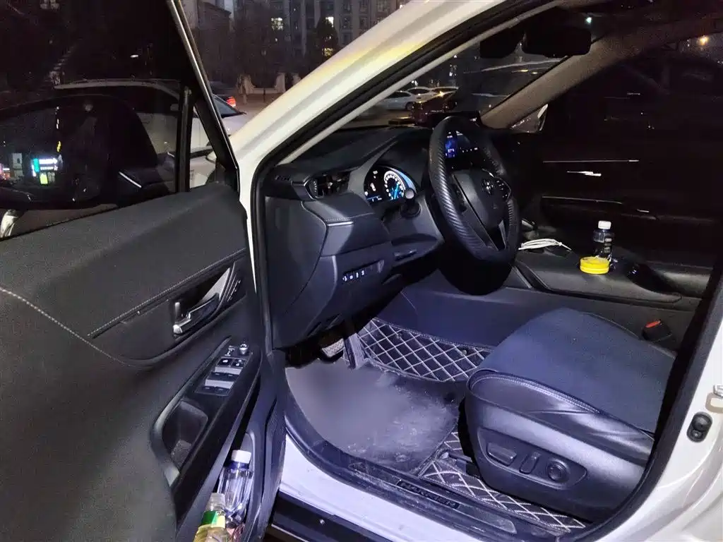 Toyota Lingfang HARRIER 2022 Hybrid 2.5L CVT 4WD Premium Edition фото 14