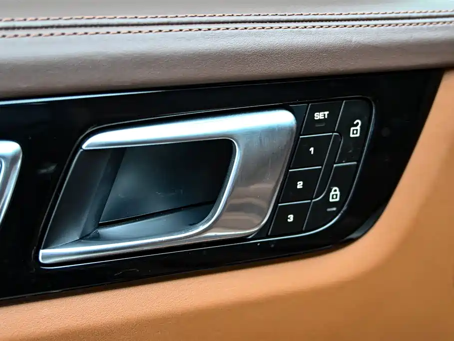 Porsche Cayenne New Energy 2023 Cayenne E-Hybrid 2.0T Platinum Edition фото 25