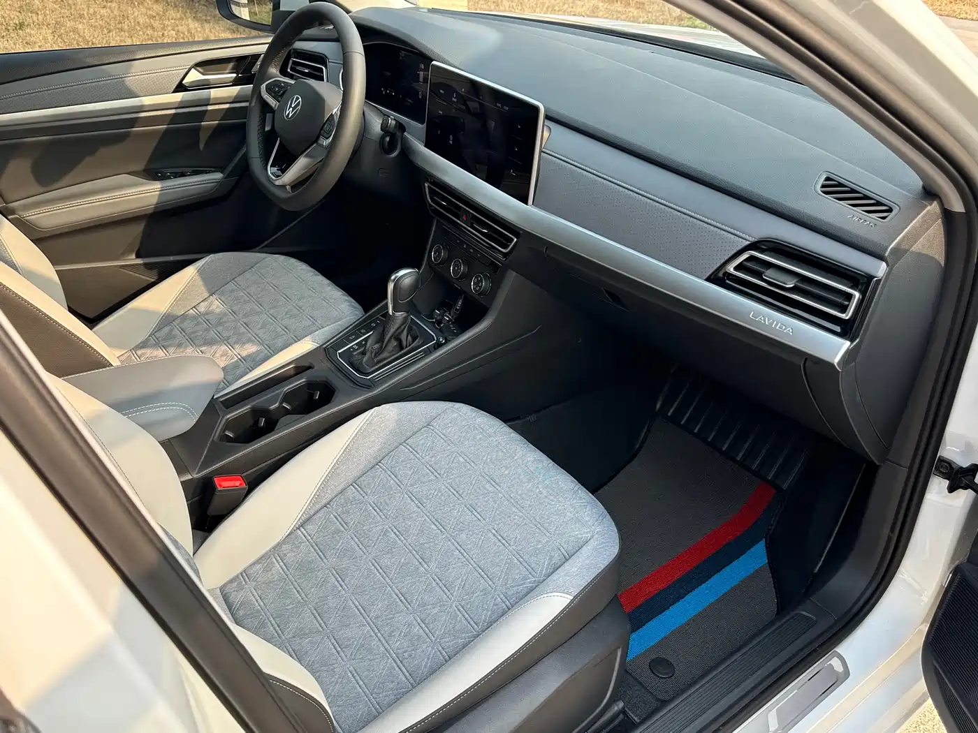Volkswagen Lavida 2024 Model 1.5L Automatic Full Comfort Edition фото 14