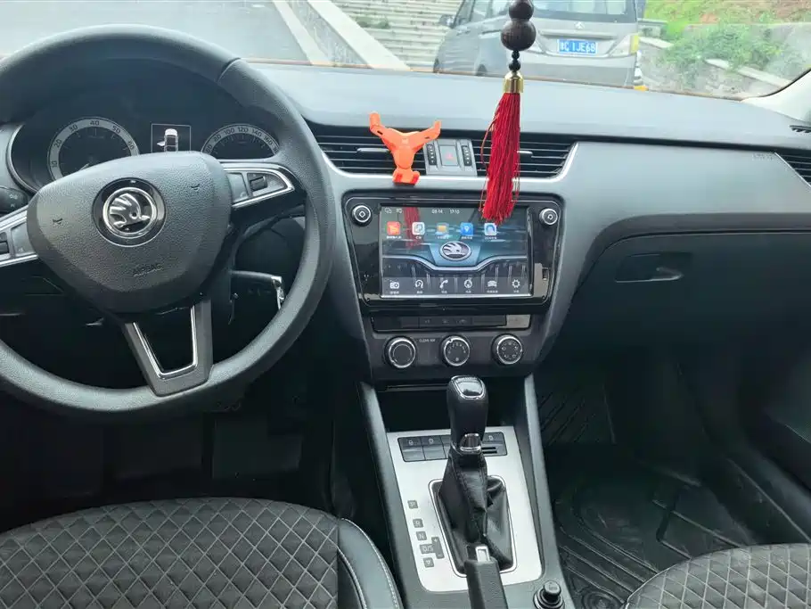 Škoda Octavia 2019 1.5L Automatic Luxury Edition фото 12