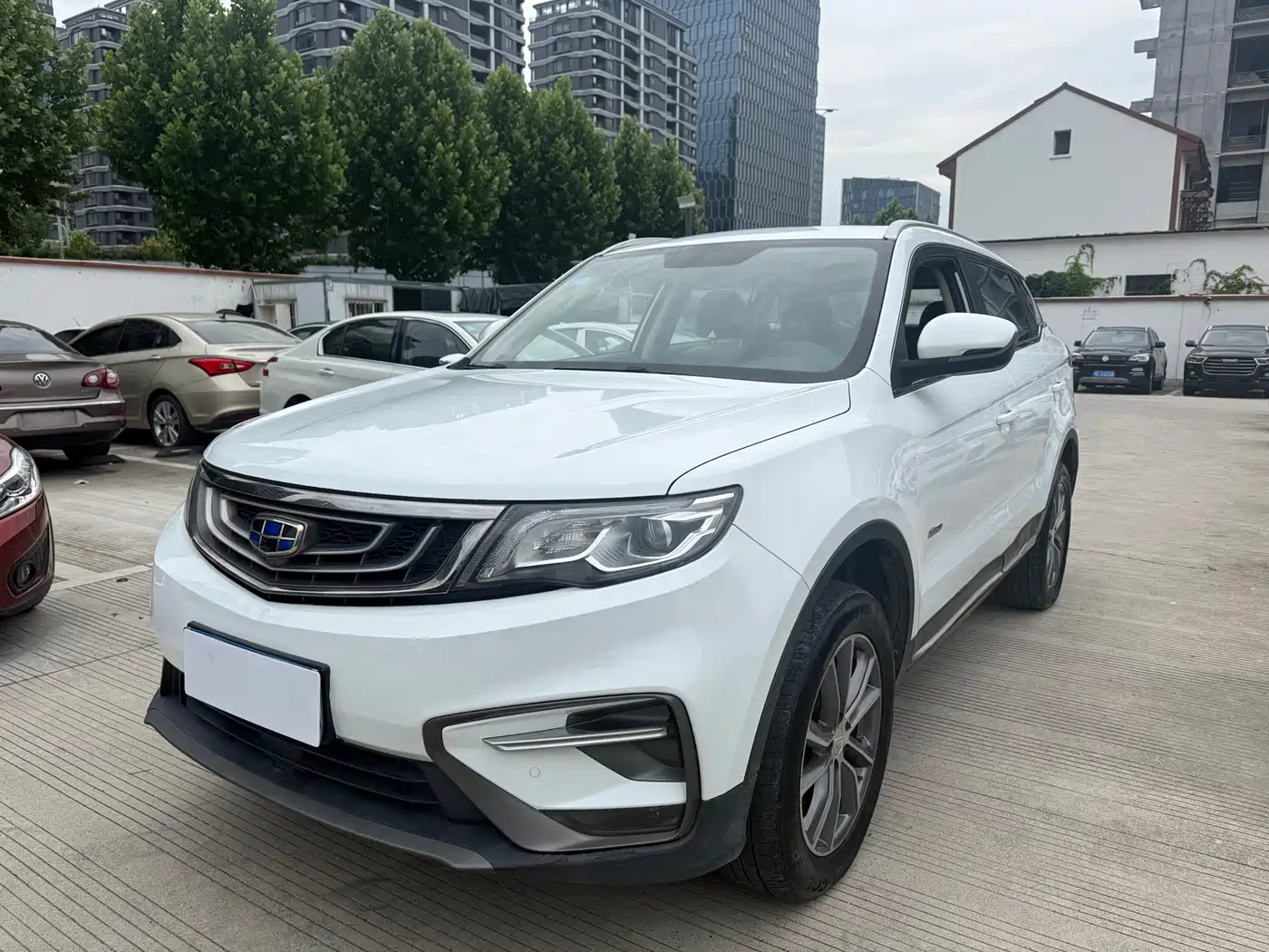 Фото 1 - Geely Atlas