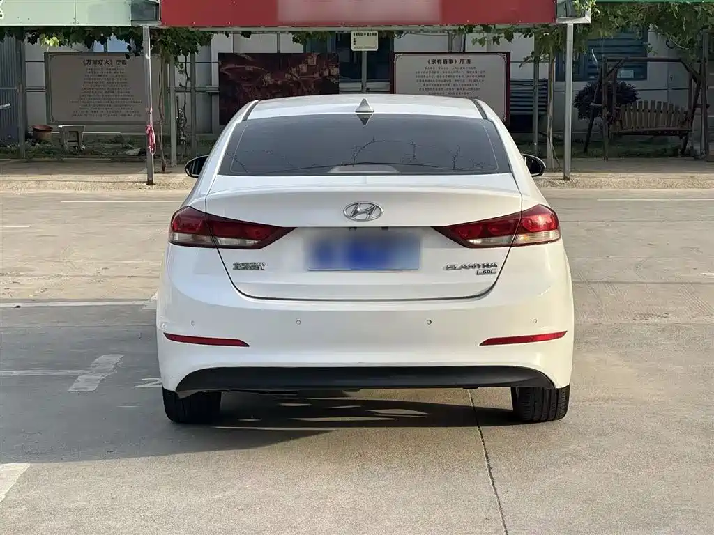 Hyundai Elantra 2016 1.6L Auto Smart·Luxury Edition фото 6