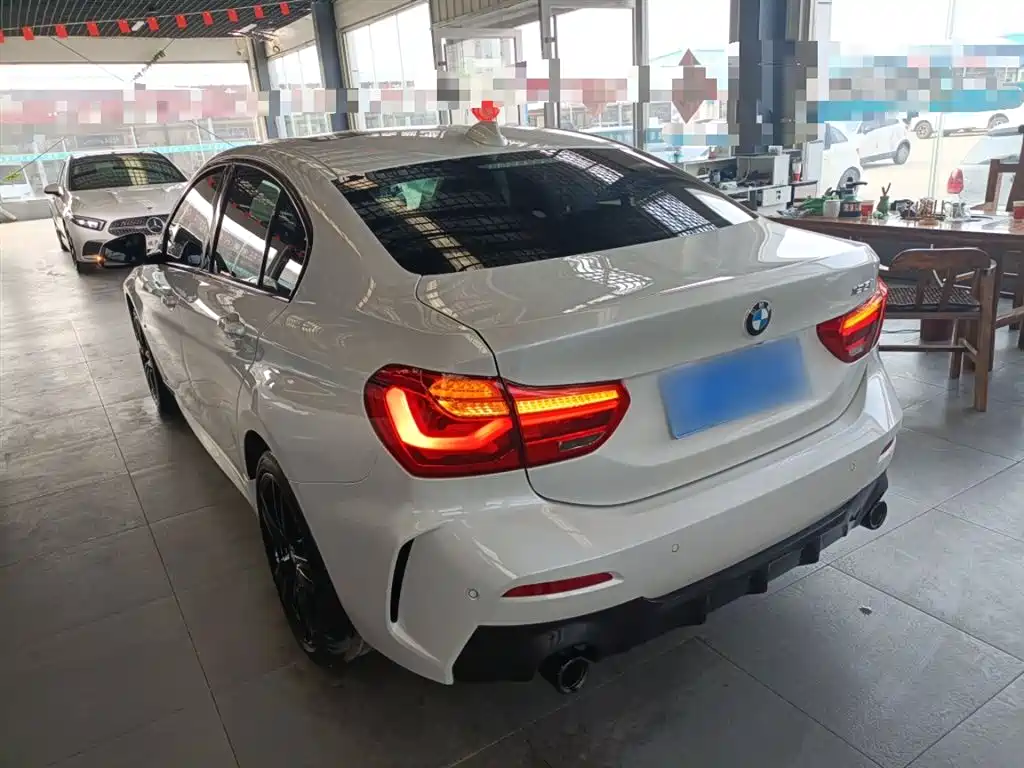 BMW 1 Series 2022 125i M Sport Shadow Edition фото 23