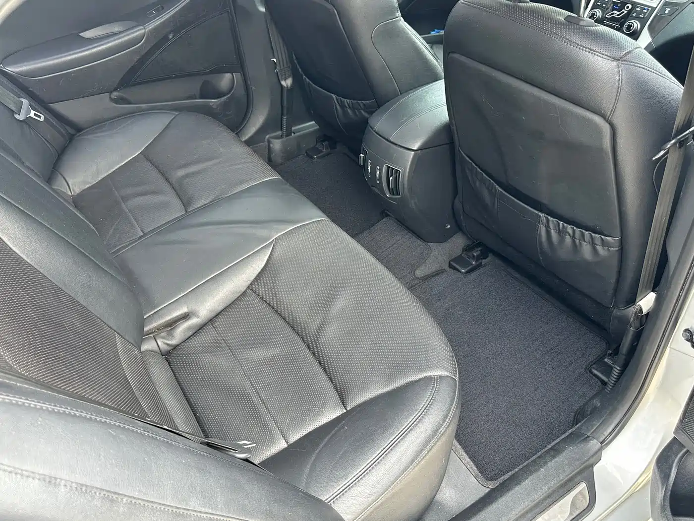 Hyundai Sonata 2011 2.0L Auto Premium Edition фото 13