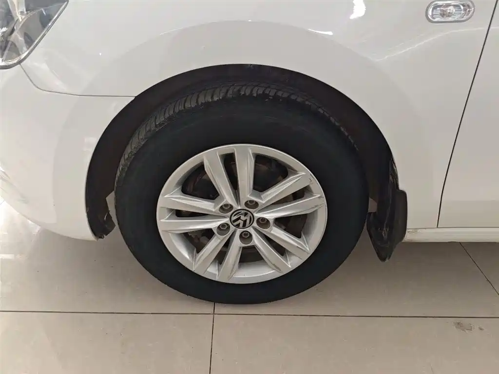 Volkswagen Jetta 2013 1.6L Automatic Fashion фото 23