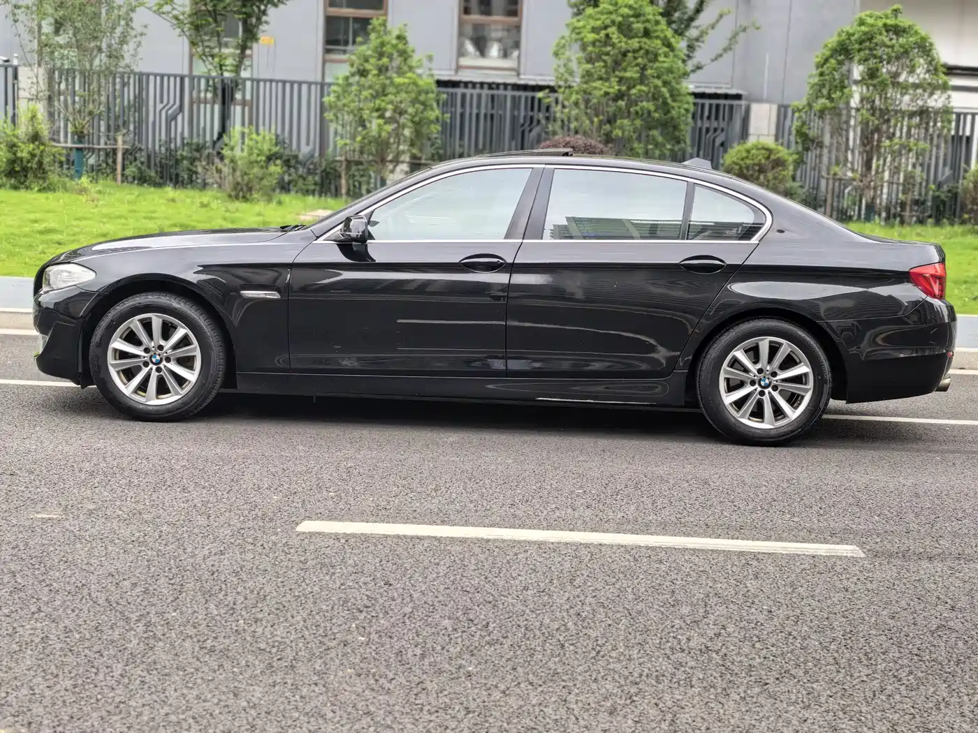 BMW 5 Series 2013 525Li Luxury фото 4