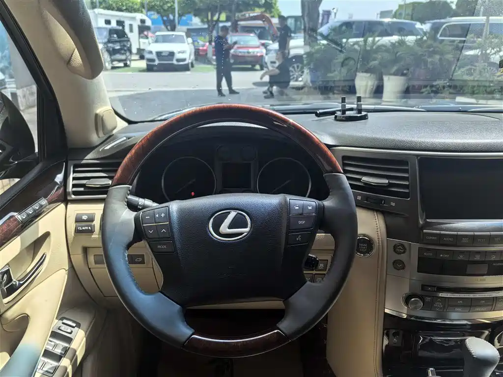 Lexus LX 2009 570 фото 8