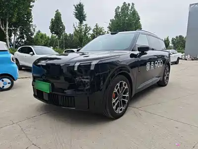 Lynk & Co 900