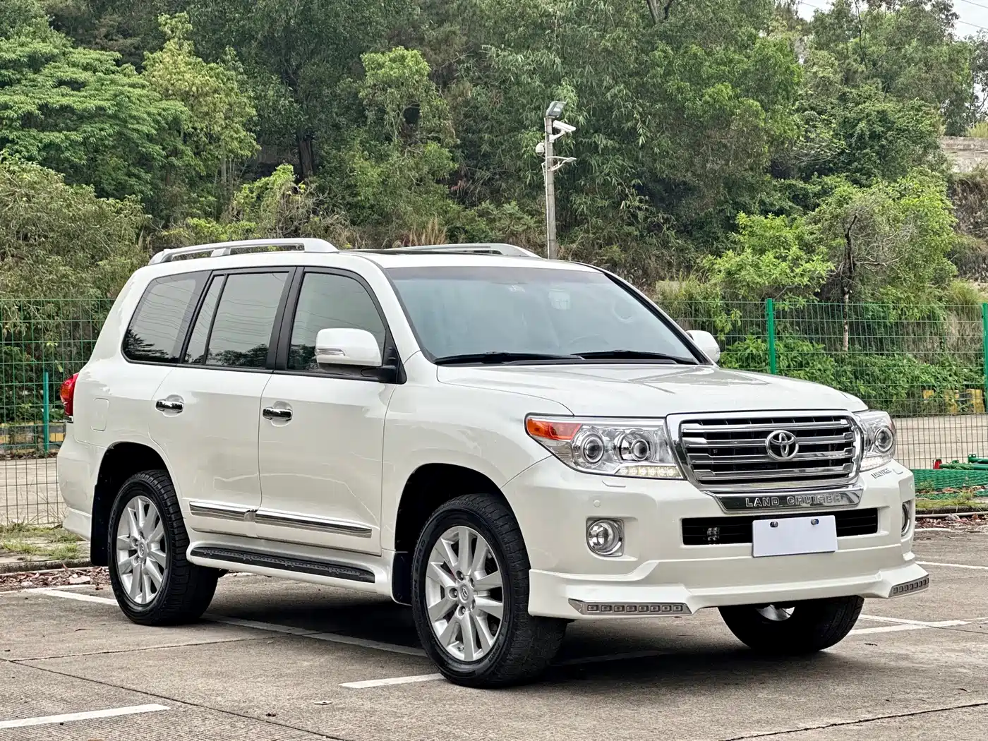 Toyota Land Cruiser (Import) 2015 4.0L V6 Middle East Limited Edition фото 3