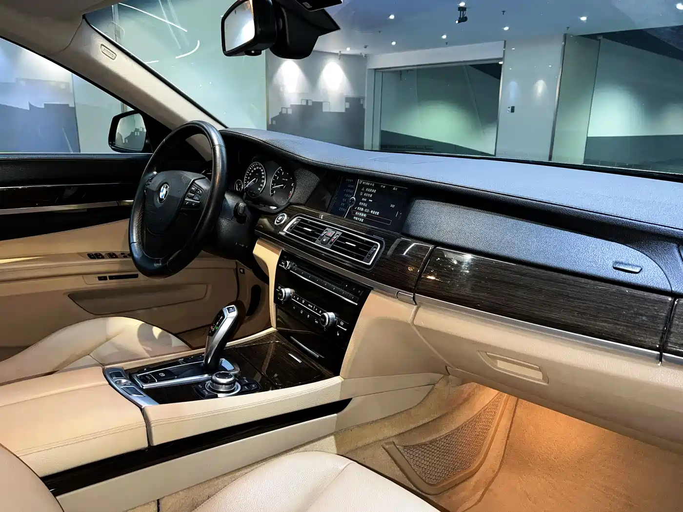 BMW 7 Series 2009 Model 740Li Leading Edition фото 13