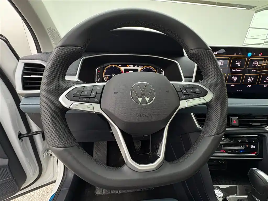 Volkswagen Tharu 2024 300TSI 2WD Moon Premium Edition фото 12