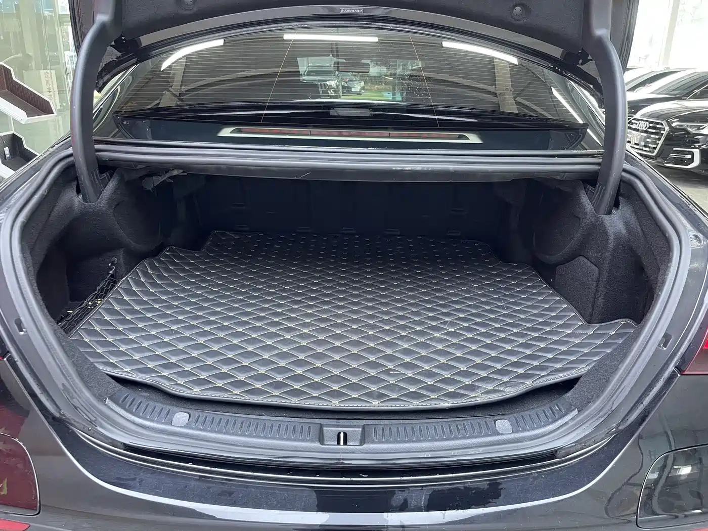 Mercedes-Benz E-Class New Energy 2022 E 350 e L Plug-in Hybrid Sedan фото 24