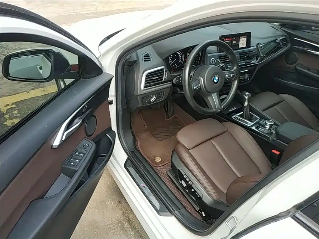BMW 1 Series 2019 120i Leading M Sport Package фото 16