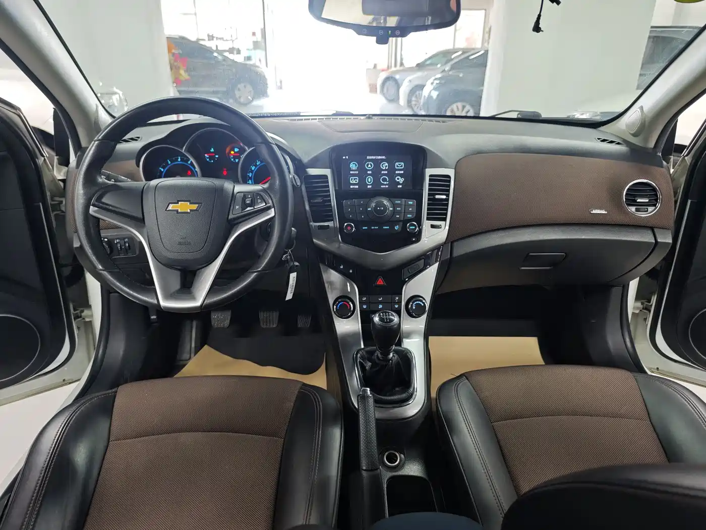 Chevrolet Cruze 2013 Hatchback 1.6L Manual Luxury фото 12