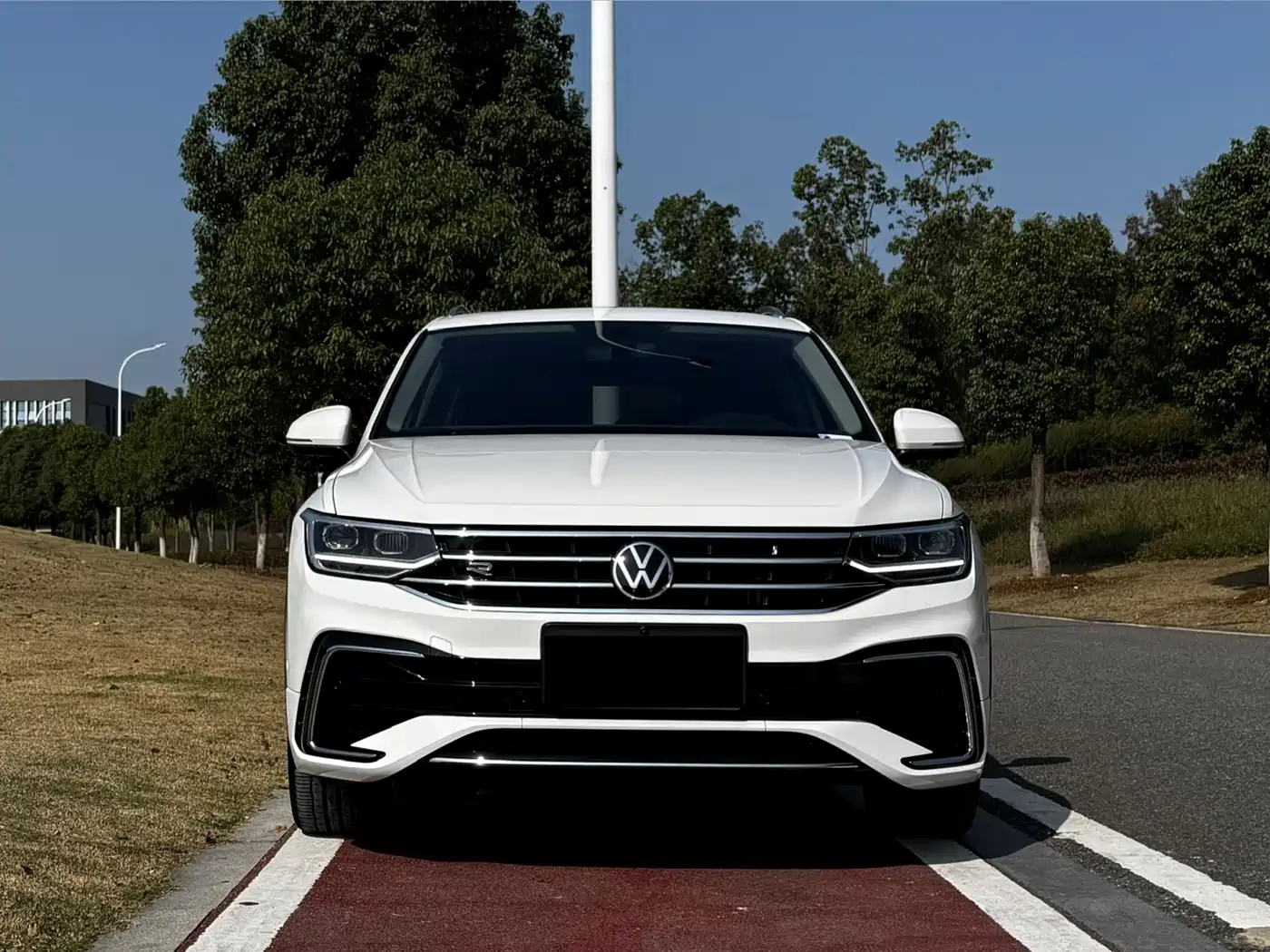 Volkswagen Tiguan L 2022 330TSI Auto 2WD R-Line Premium Edition фото 3