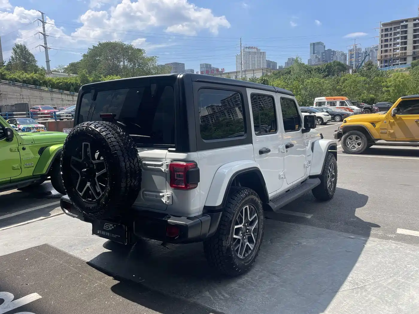 Jeep Wrangler 2025 2024 Model 2.0T Sahara Four-Door Version