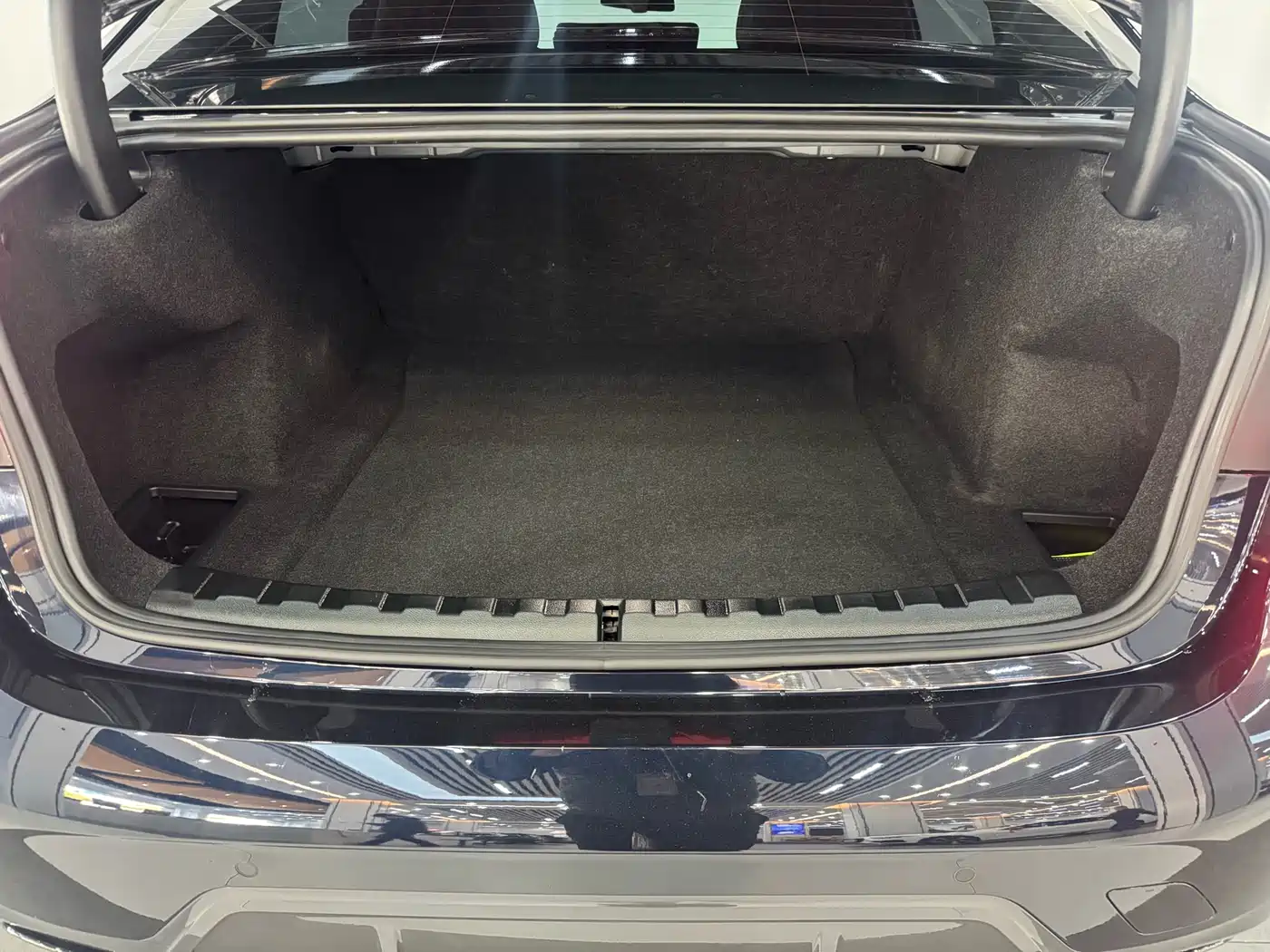 BMW 3 Series 2024 325Li M Sport Shadowline Package фото 26