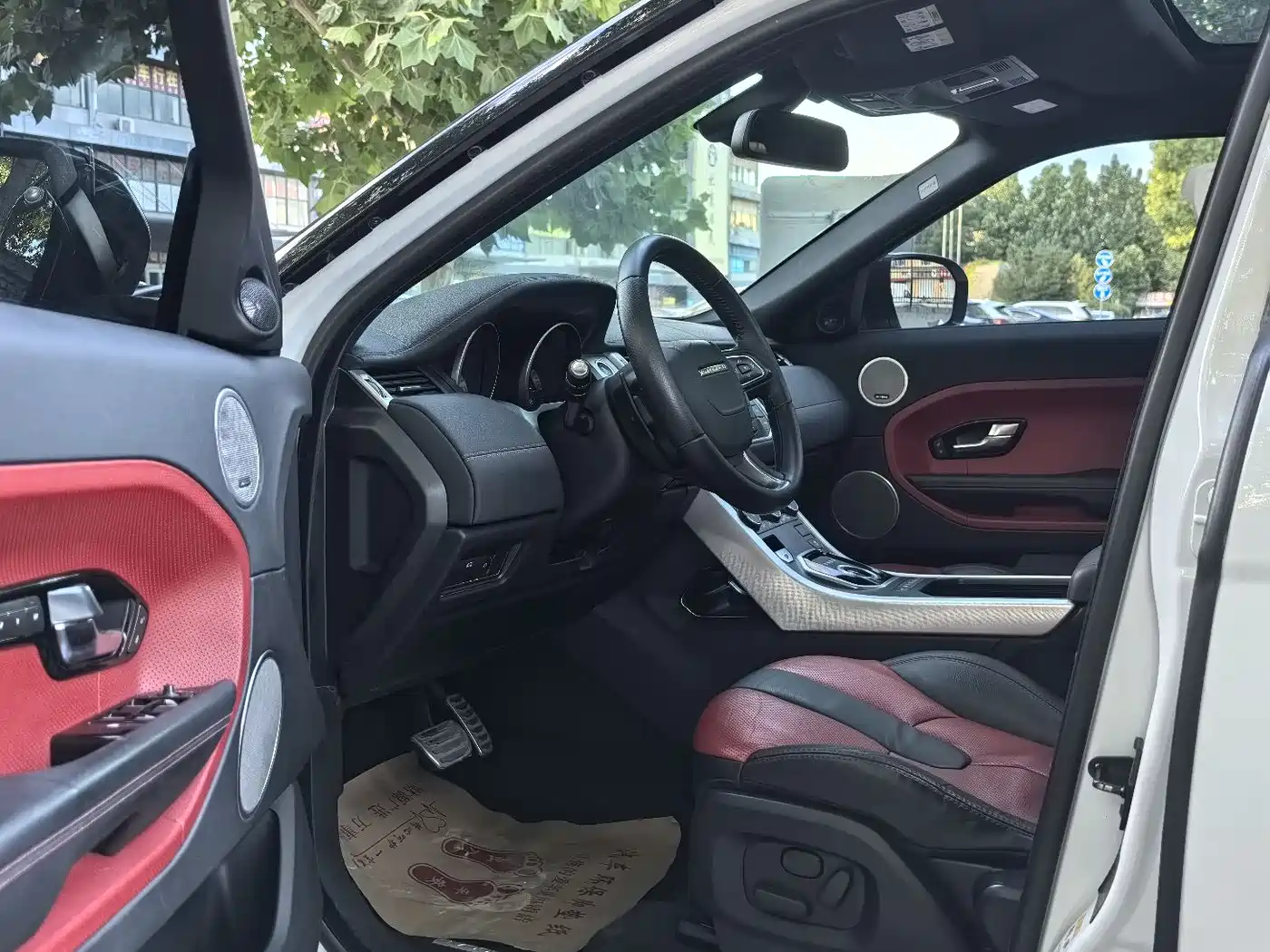 Land Rover Range Rover Evoque (Import) 2012 2.0T 5-door Dynamic Edition фото 6