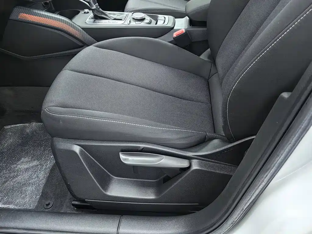 Audi Q2L 2019 2018 35 TFSI Launch Exclusive Edition China V
