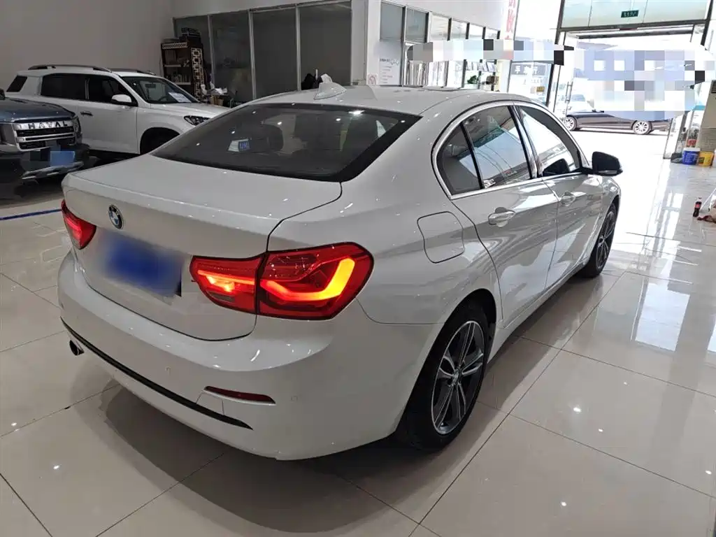 BMW 1 Series 2018 118i Sport Edition фото 7