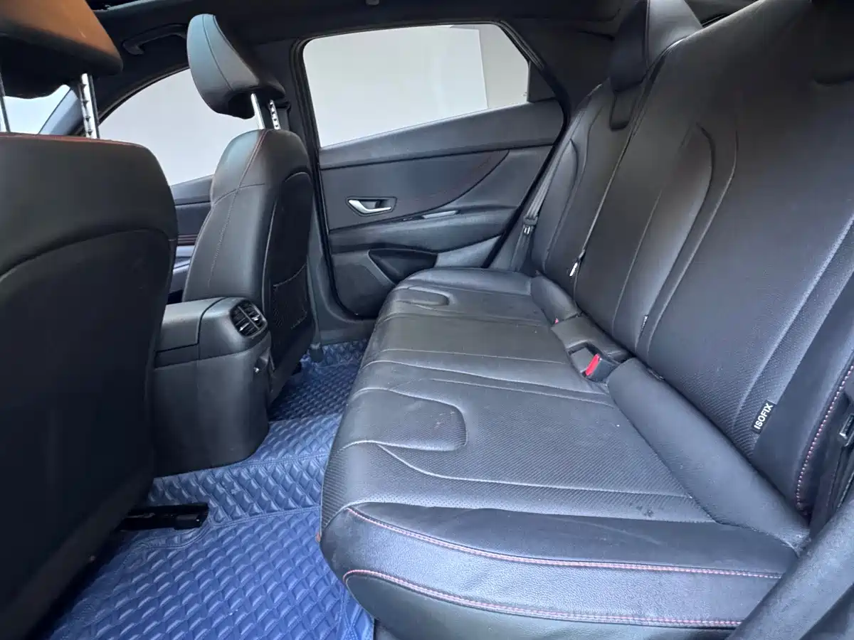 Hyundai Elantra 2022 1.5L CVT LUX Premium Edition фото 22