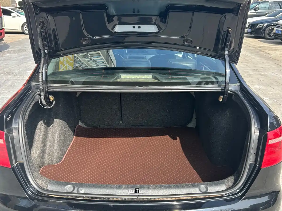 Volkswagen Lavida 2013 1.4TSI DSG Comfort Edition фото 12