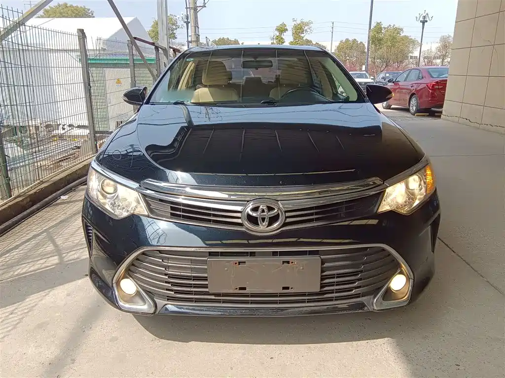 Toyota Camry 2015 2.0G Leading Edition фото 3
