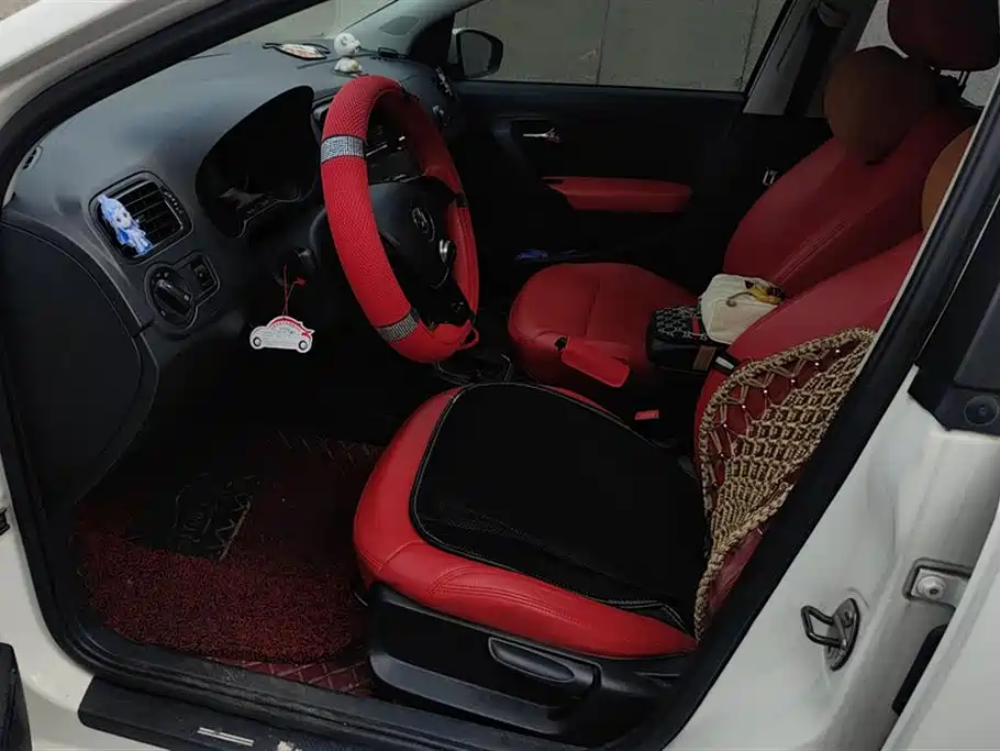 Volkswagen Polo 2016 1.4L Automatic Trend фото 9