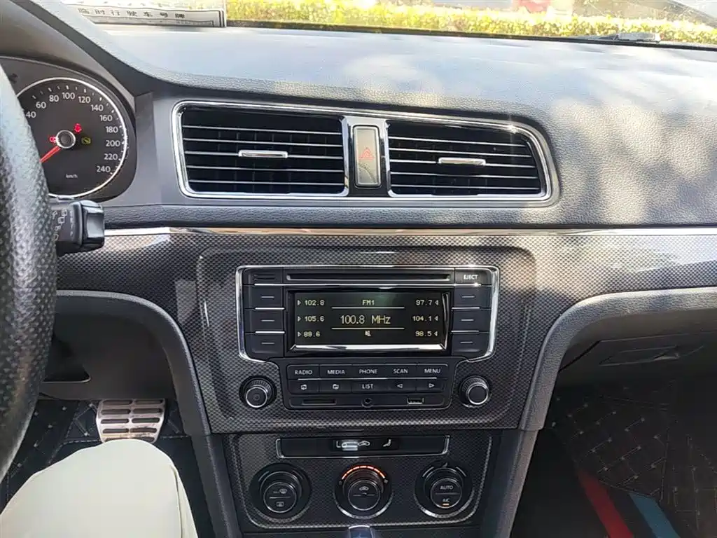 Volkswagen Gran Lavida 2014 1.6L Auto фото 13