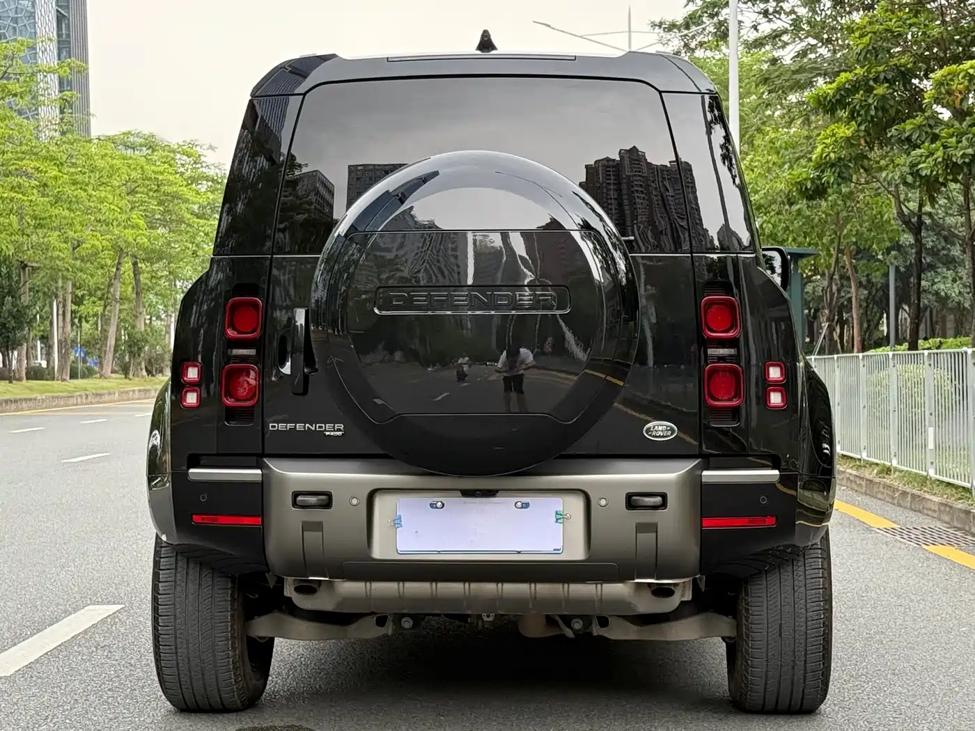 Land Rover Defender 2023 Facelift 110 3.0T P400 X-DYNAMIC HSE фото 20