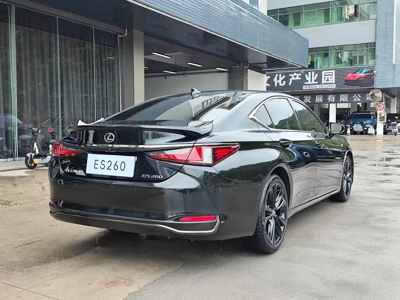 Lexus ES 2023 260 F SPORT фото 7