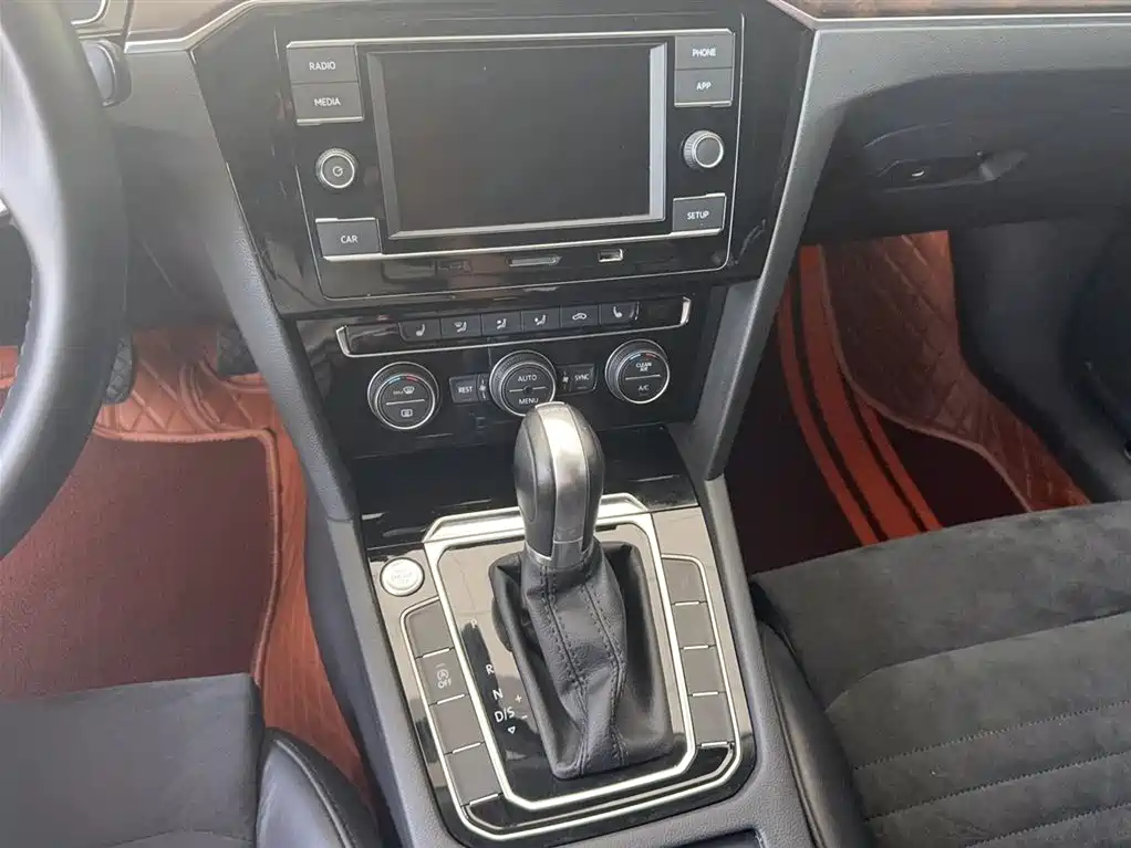 Volkswagen Magotan 2018 330TSI DSG Luxury фото 12
