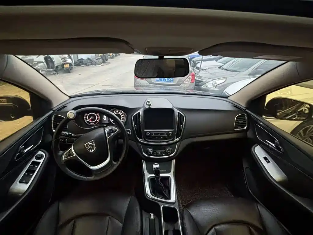 Baojun 560 2017 2016 1.8L Manual Luxury